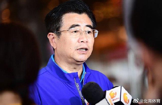 比如那人去找一个门牌，已经被泡在大水下面了。